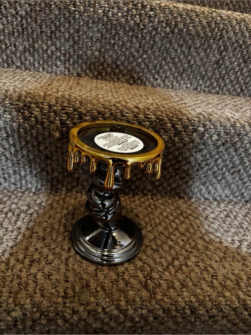 Drippy pedestal